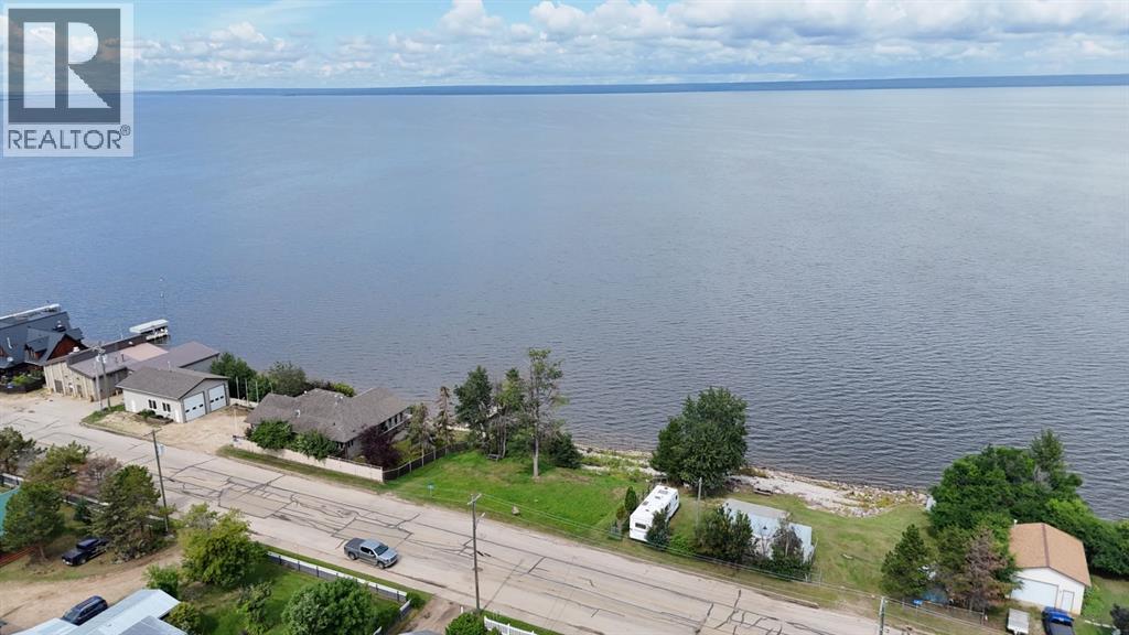 79 Peace River Avenue Property Photo 4