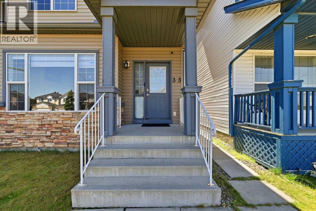 33 Saddlecrest Close Ne Property Photo 2