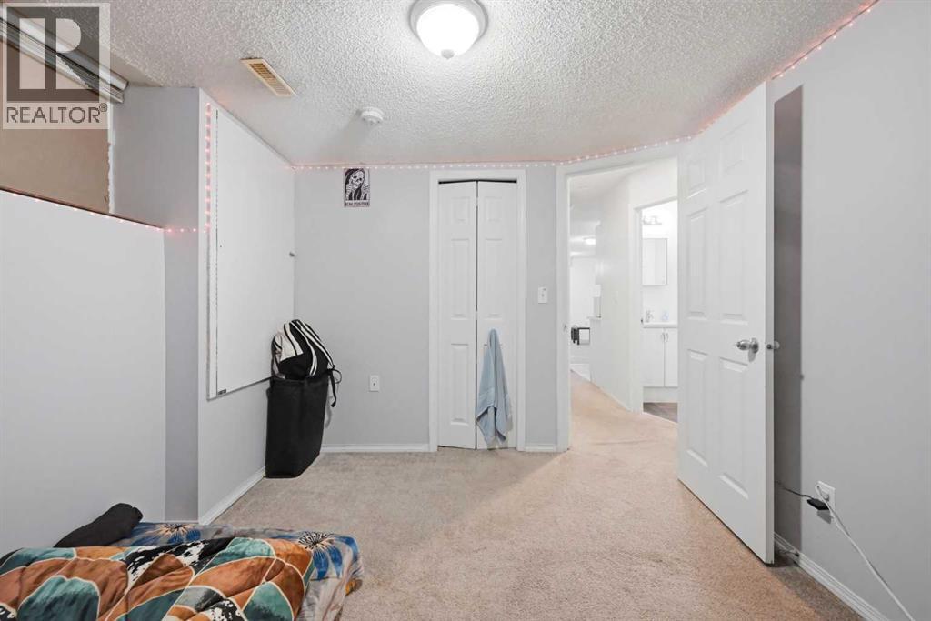 33 Saddlecrest Close Ne Property Photo 44