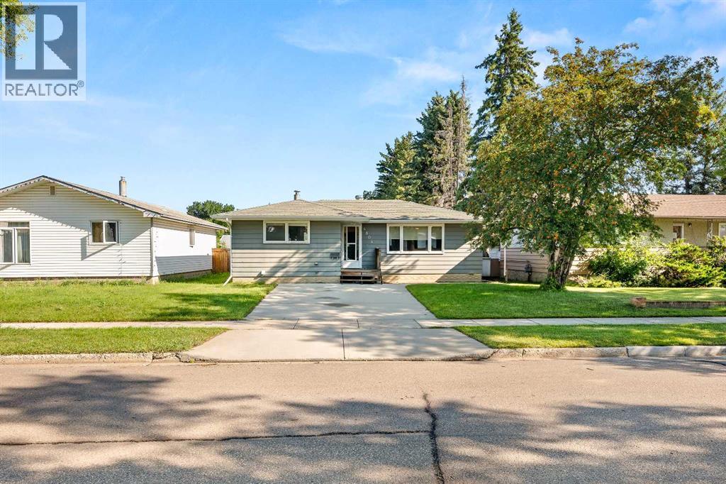 4804 38 Street Property Photo 1