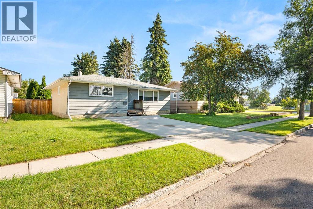 4804 38 Street Property Photo 2
