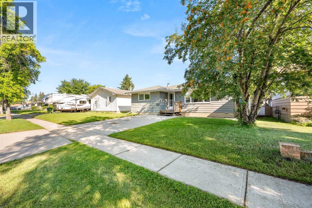 4804 38 Street Property Photo 3