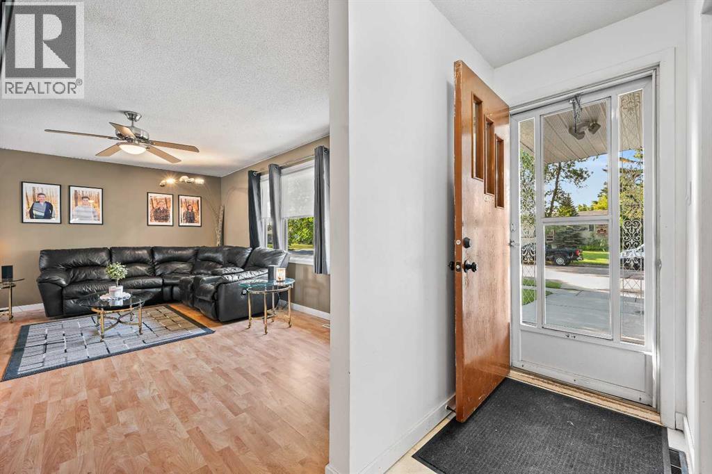4804 38 Street Property Photo 5
