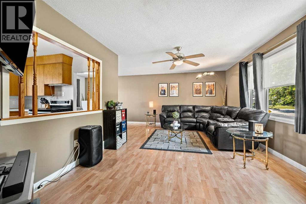 4804 38 Street Property Photo 6