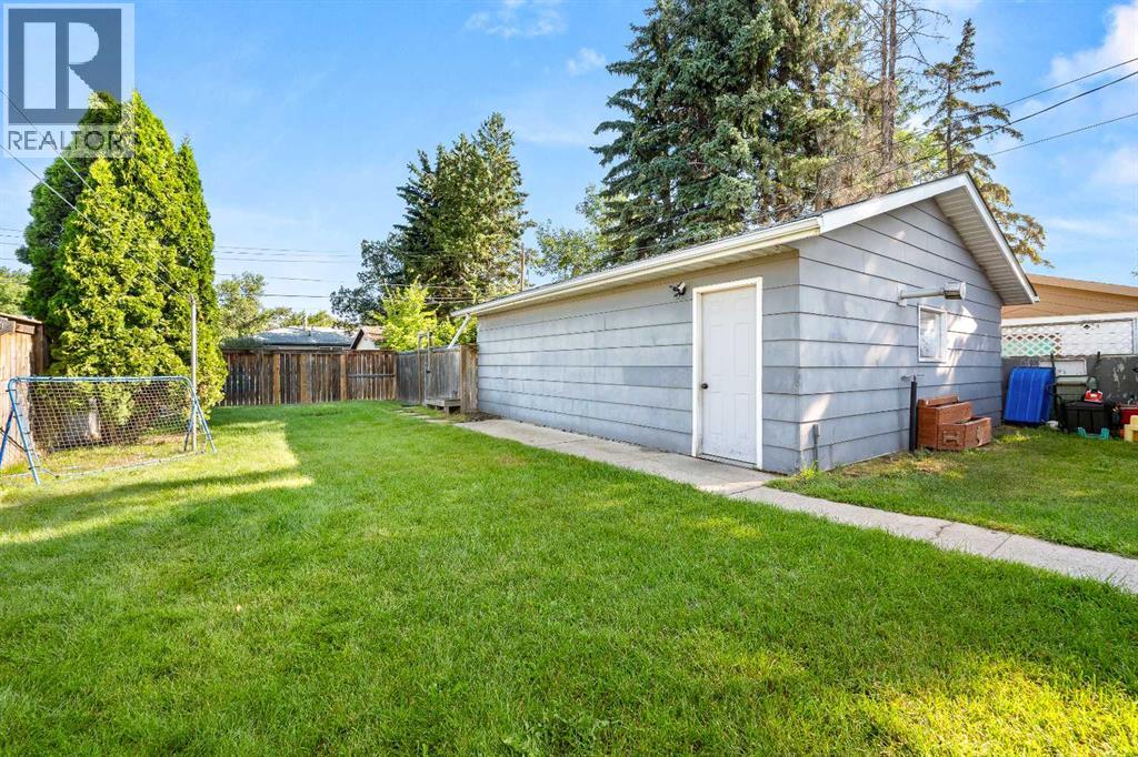 4804 38 Street Property Photo 28