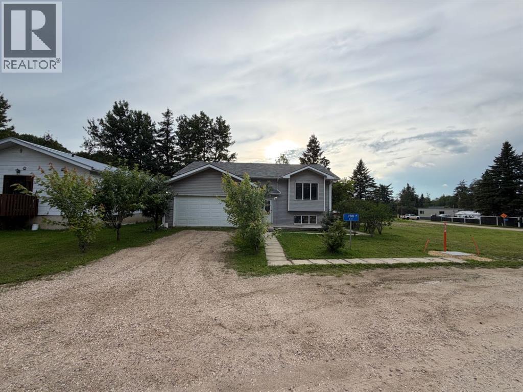 708 6 Street Property Photo 2