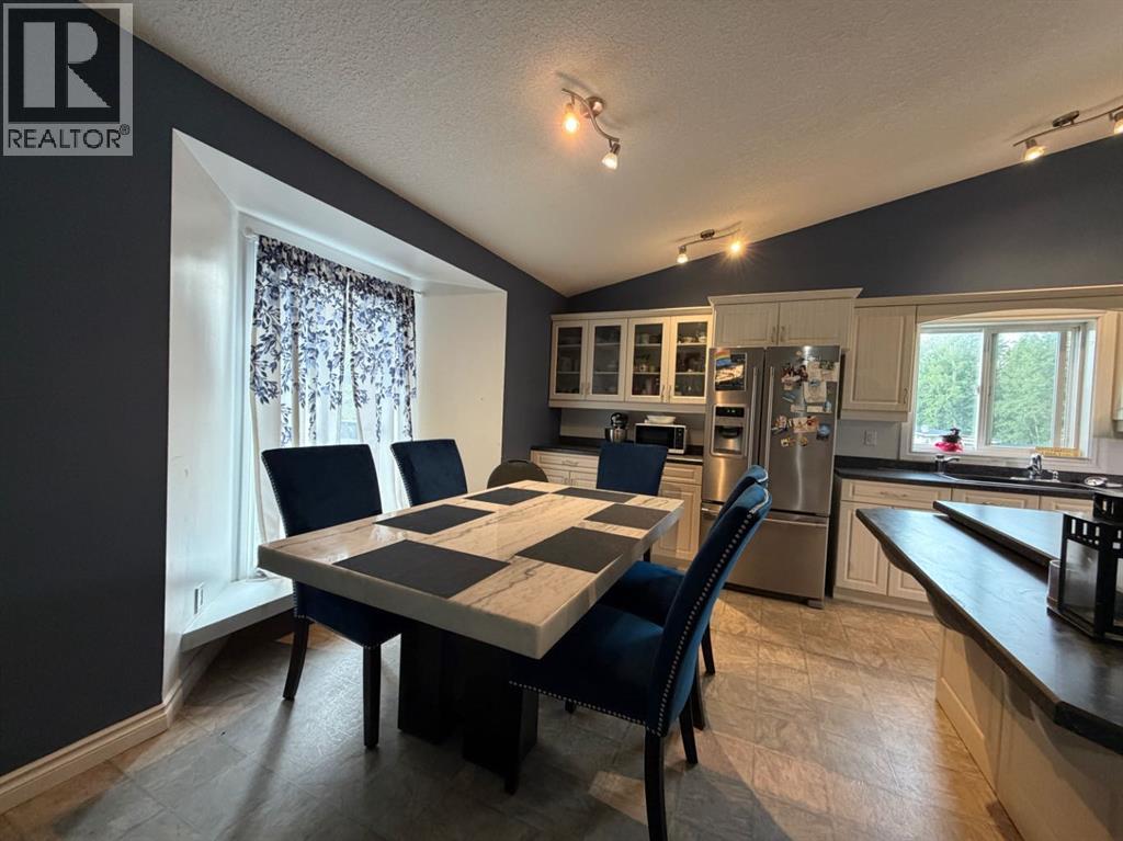 708 6 Street Property Photo 4