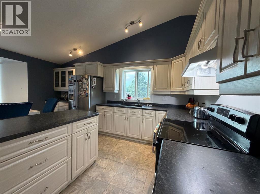 708 6 Street Property Photo 5