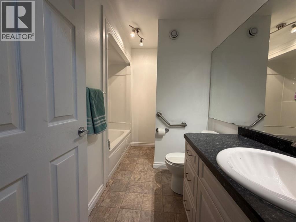 708 6 Street Property Photo 6