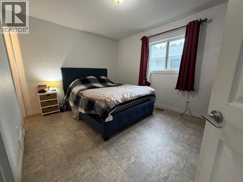 708 6 Street Property Photo 9