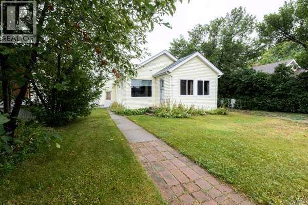 5304 56 Property Photo 1