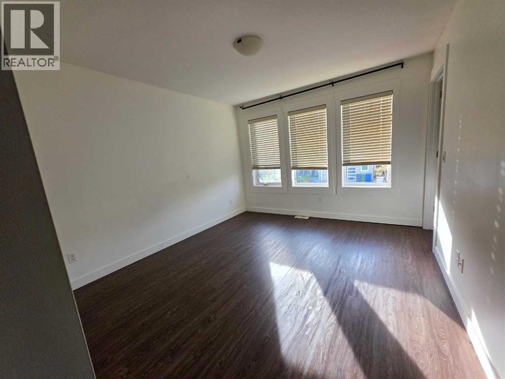 153 Rainbow Falls Manor W Property Photo 12