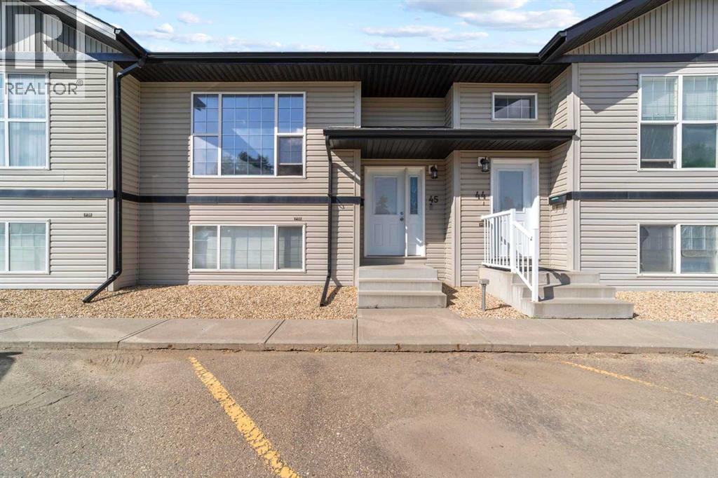 4702 53 Avenue Property Photo 1