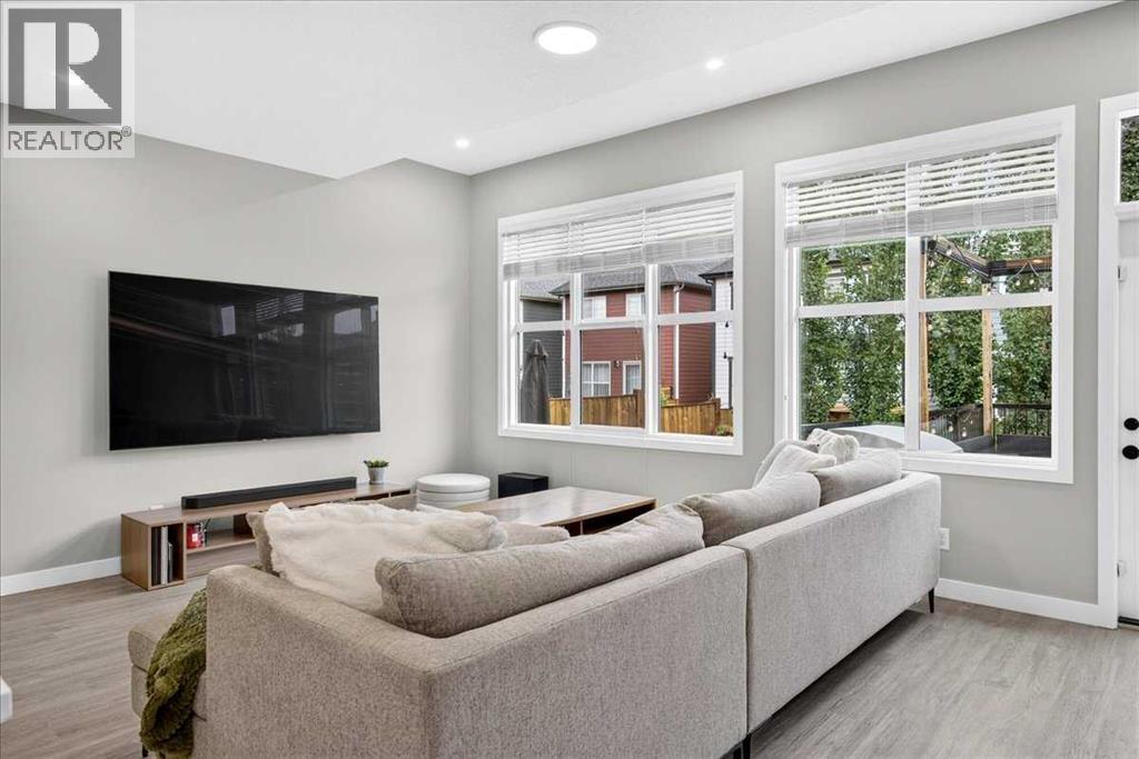 154 Masters Row Se Property Photo 4