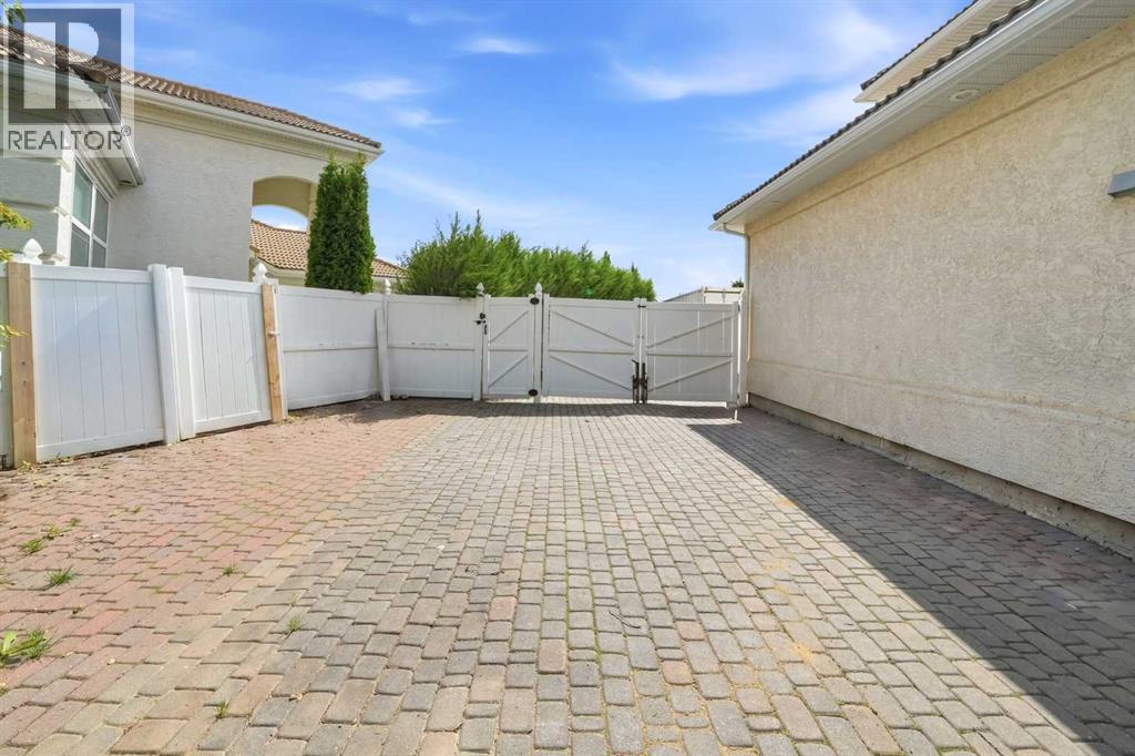 25 Ashmore Close Property Photo 42