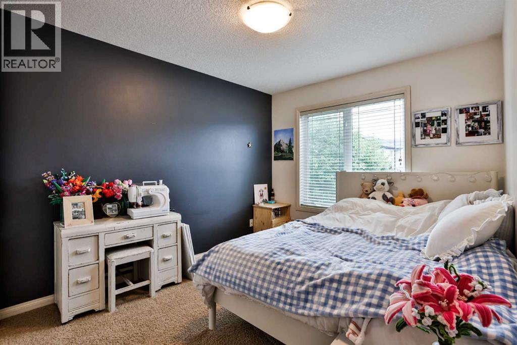 178 Silkstone Road W Property Photo 12