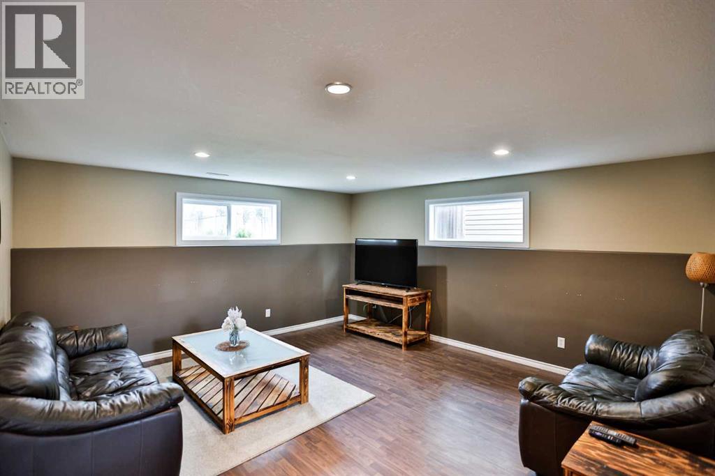 178 Silkstone Road W Property Photo 13