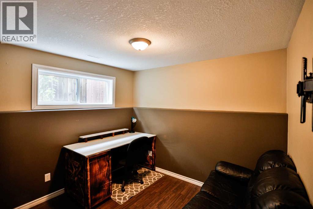 178 Silkstone Road W Property Photo 15