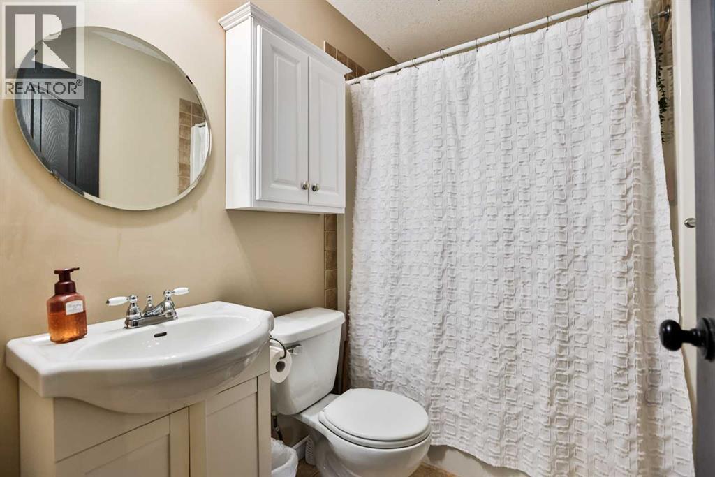 178 Silkstone Road W Property Photo 16