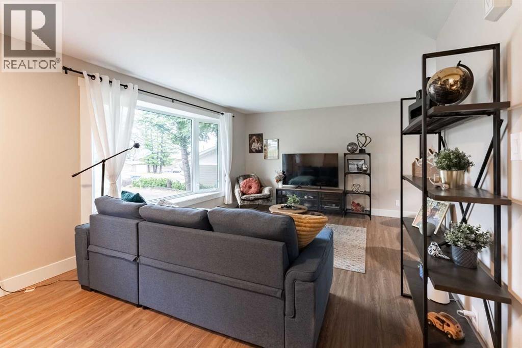 2802 77 Street Property Photo 2