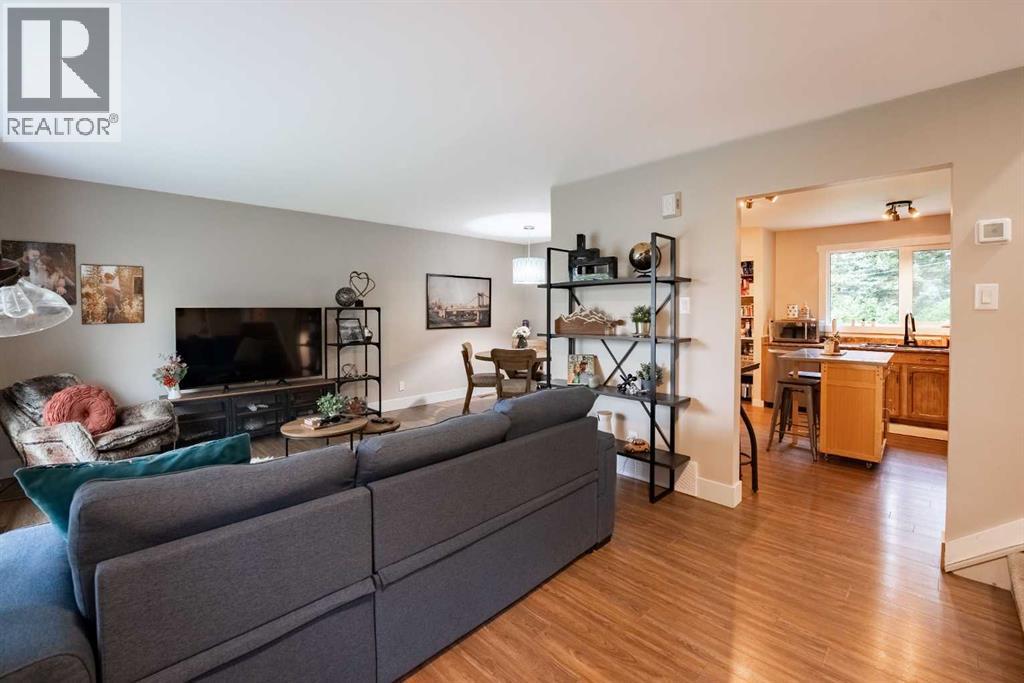 2802 77 Street Property Photo 3