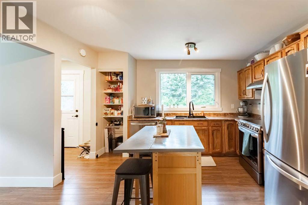 2802 77 Street Property Photo 9