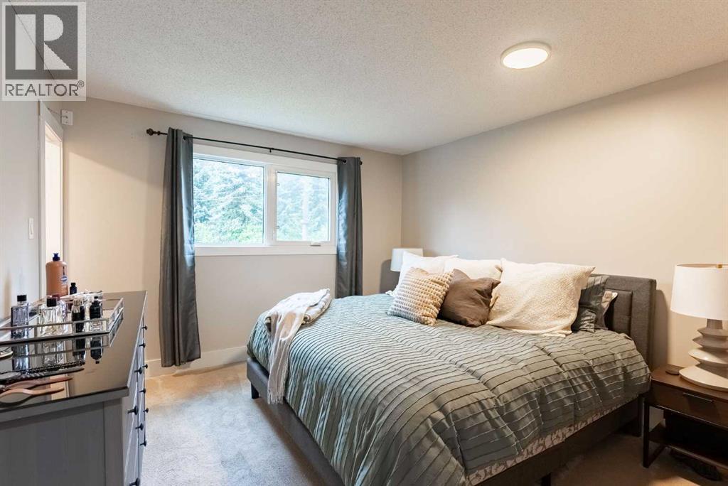 2802 77 Street Property Photo 13