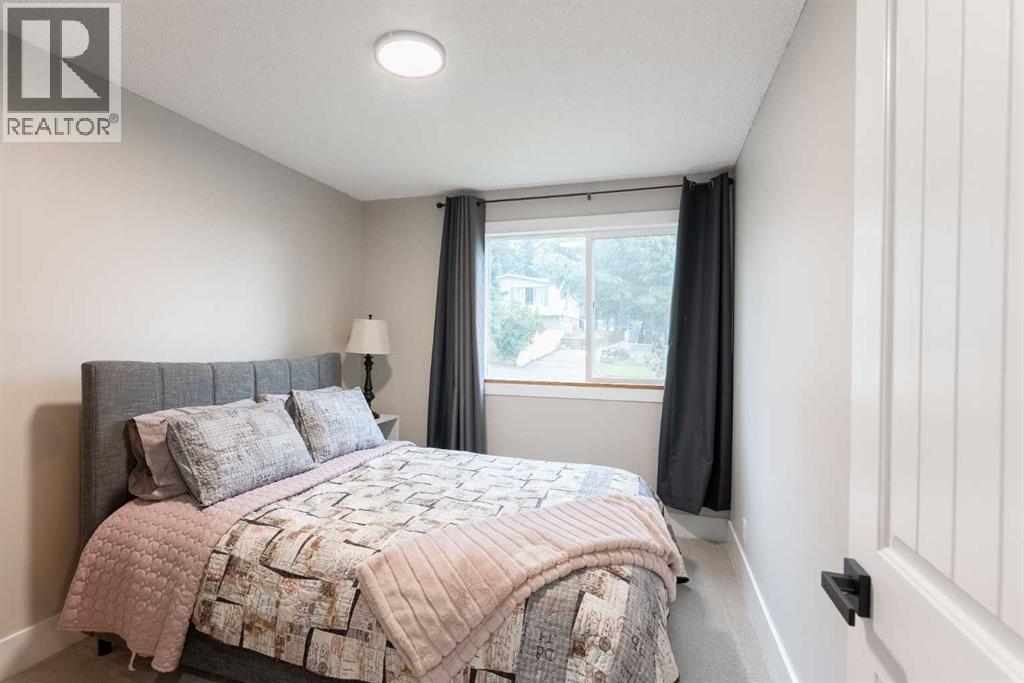 2802 77 Street Property Photo 15