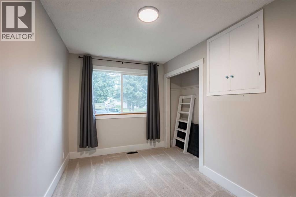 2802 77 Street Property Photo 16
