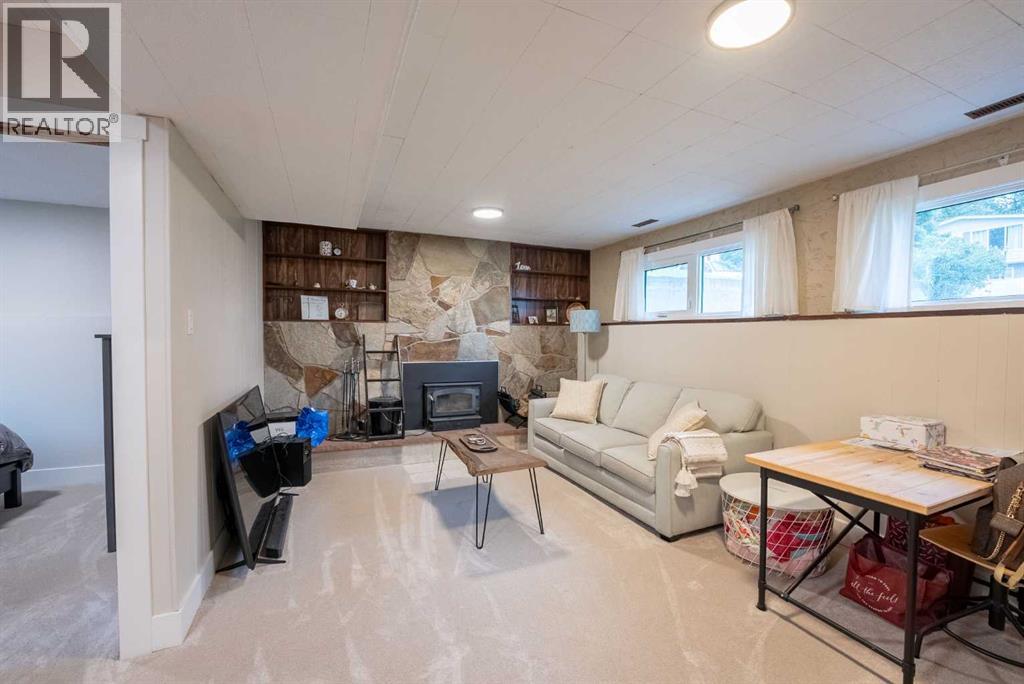 2802 77 Street Property Photo 18