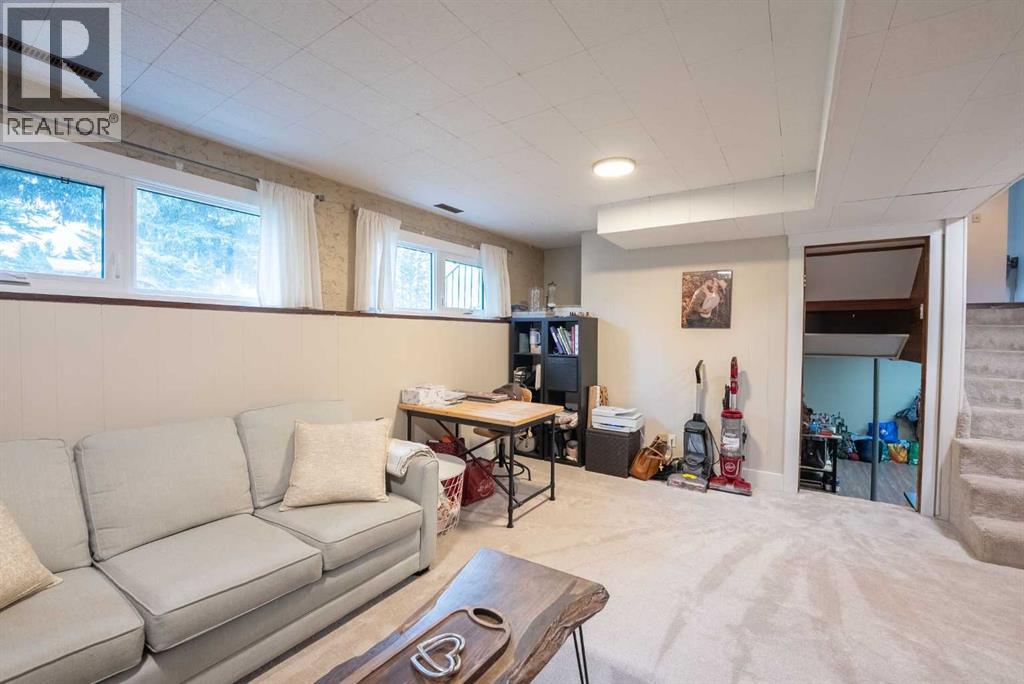 2802 77 Street Property Photo 20