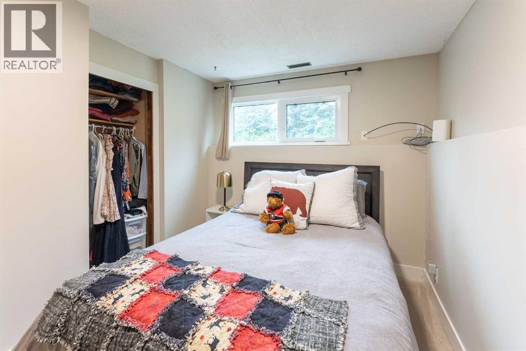 2802 77 Street Property Photo 22