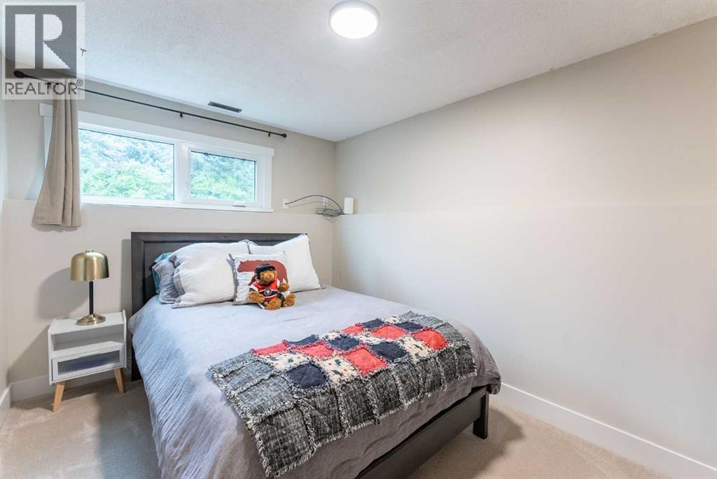 2802 77 Street Property Photo 23