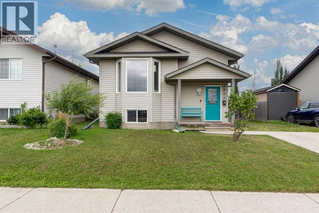 1807 49 Avenue Property Photo 1