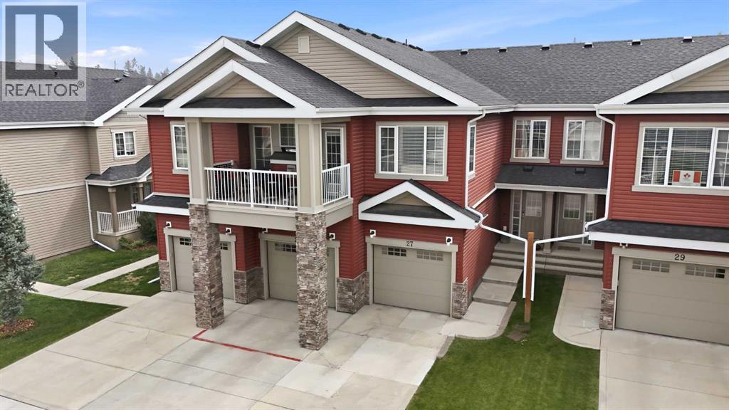 27 Golden Crescent Property Photo 1