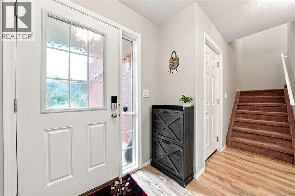 27 Golden Crescent Property Photo 2