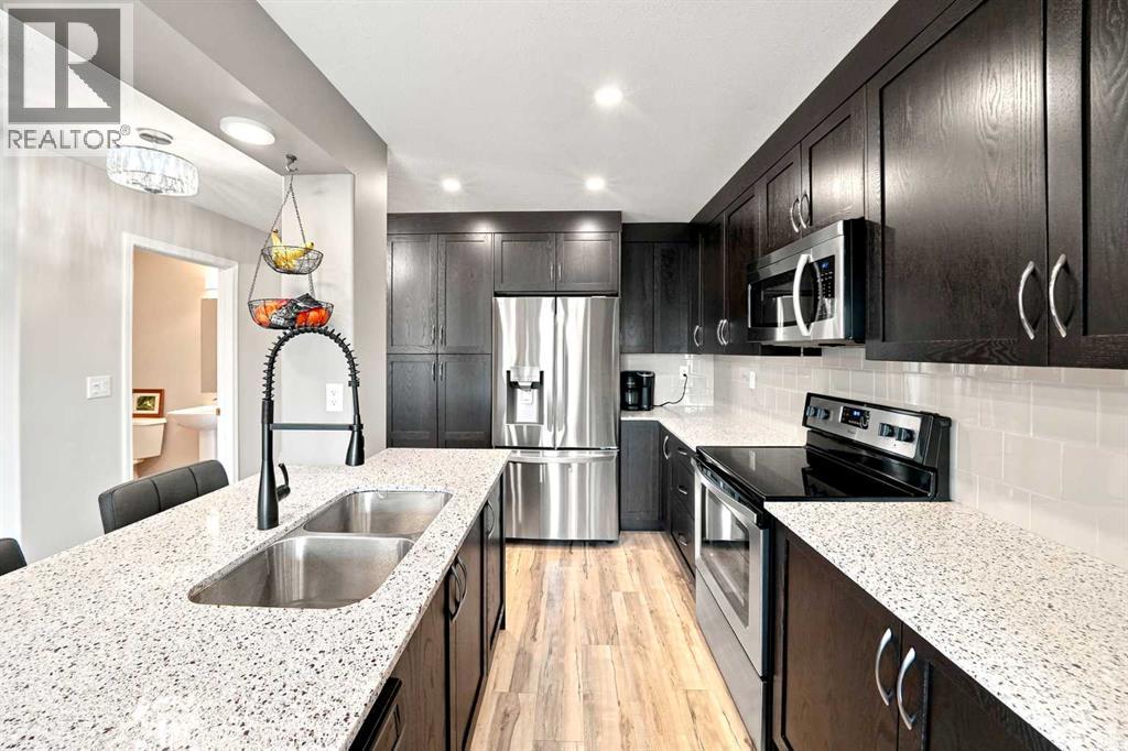 27 Golden Crescent Property Photo 7