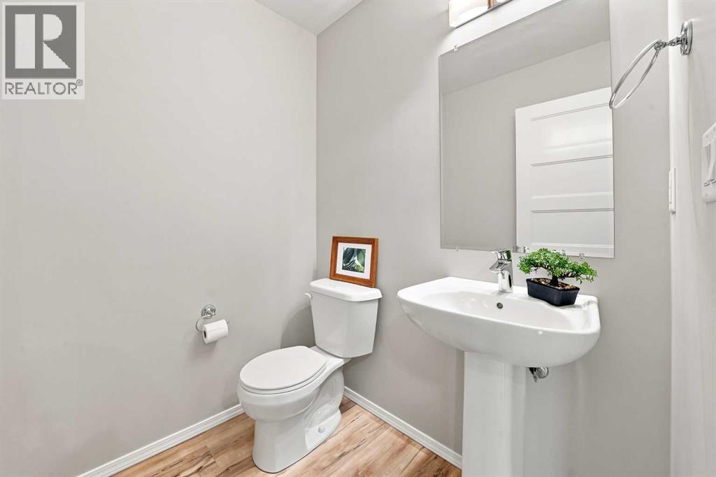 27 Golden Crescent Property Photo 10