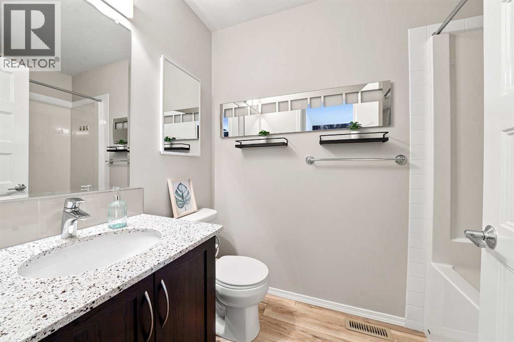 27 Golden Crescent Property Photo 14
