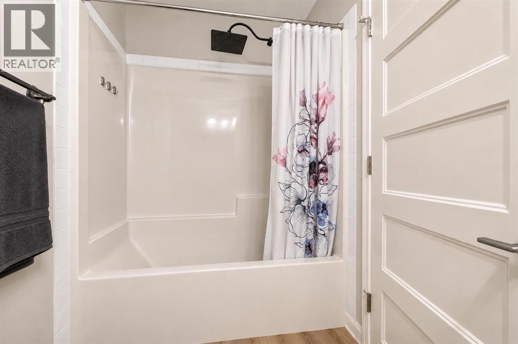 27 Golden Crescent Property Photo 15