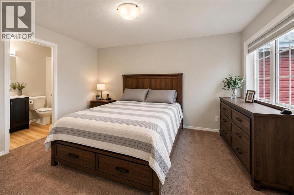 27 Golden Crescent Property Photo 18