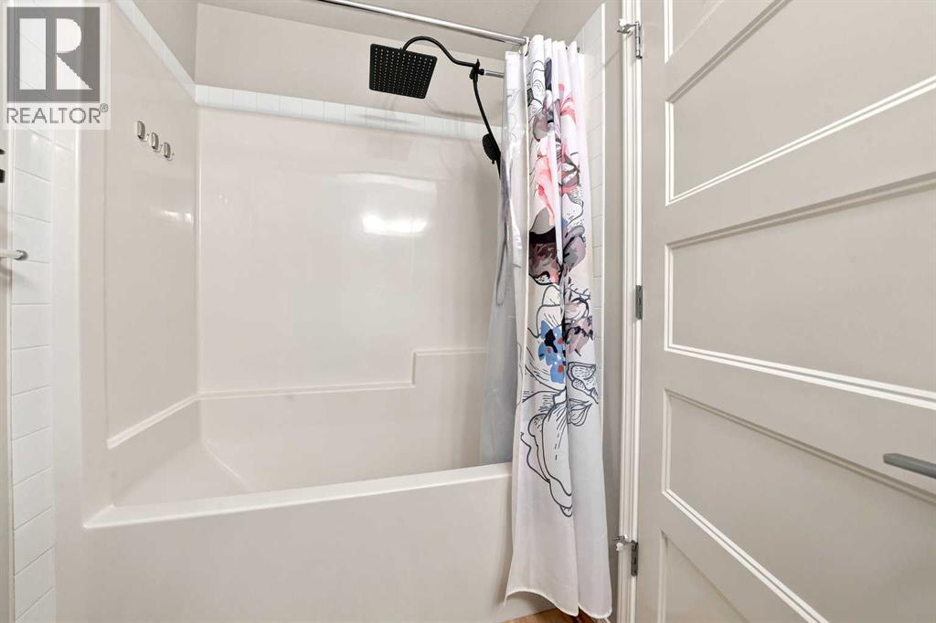 27 Golden Crescent Property Photo 19