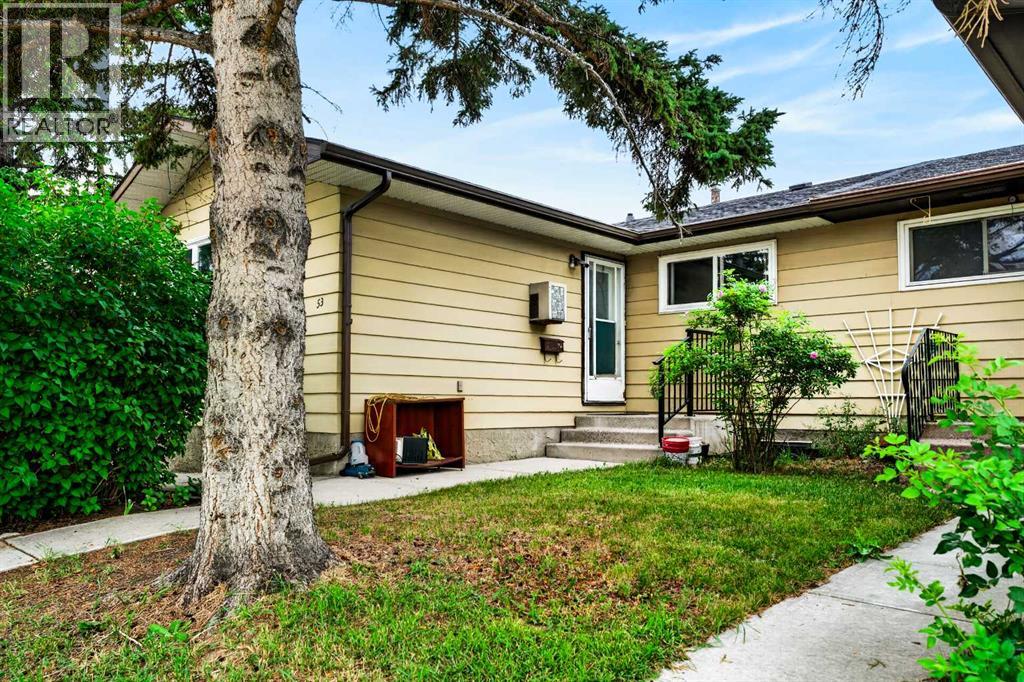 53 Queen Isabella Close Se Property Photo 3