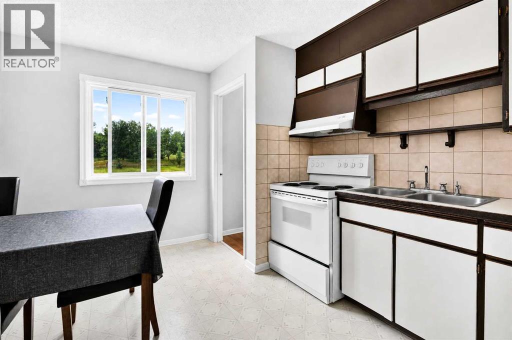 53 Queen Isabella Close Se Property Photo 6