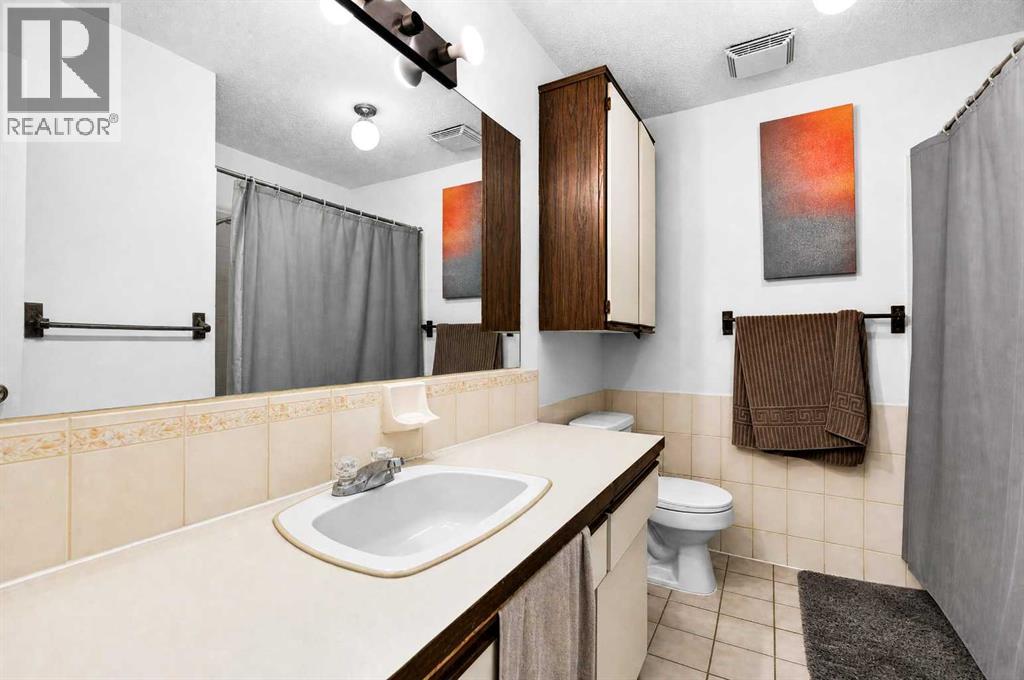 53 Queen Isabella Close Se Property Photo 14