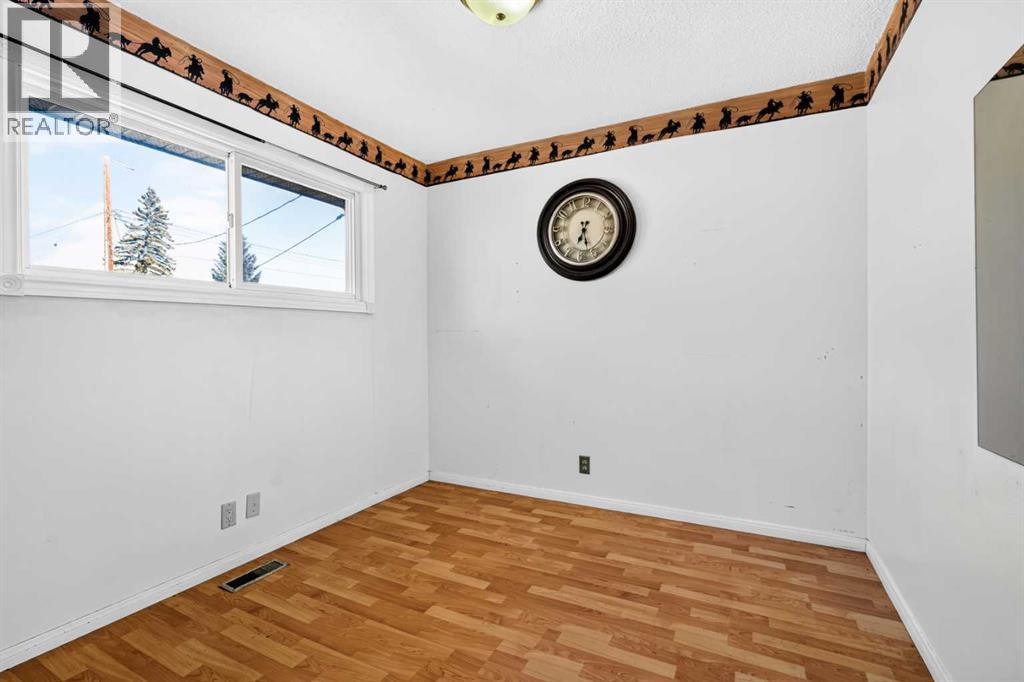 53 Queen Isabella Close Se Property Photo 42