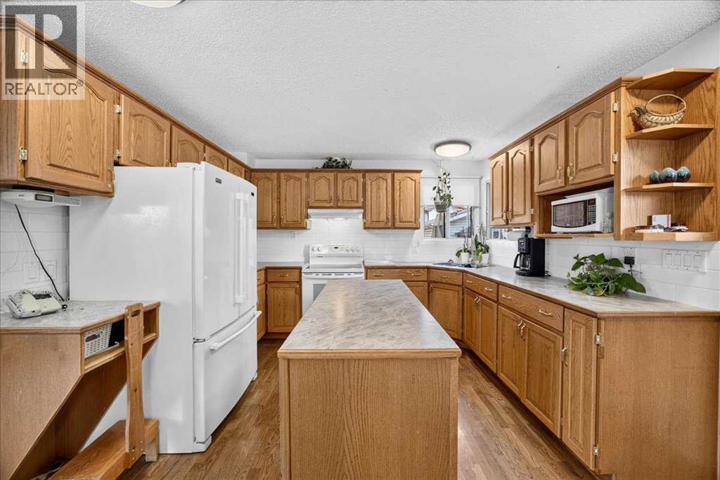 80 Templevale Way Ne Property Photo 16
