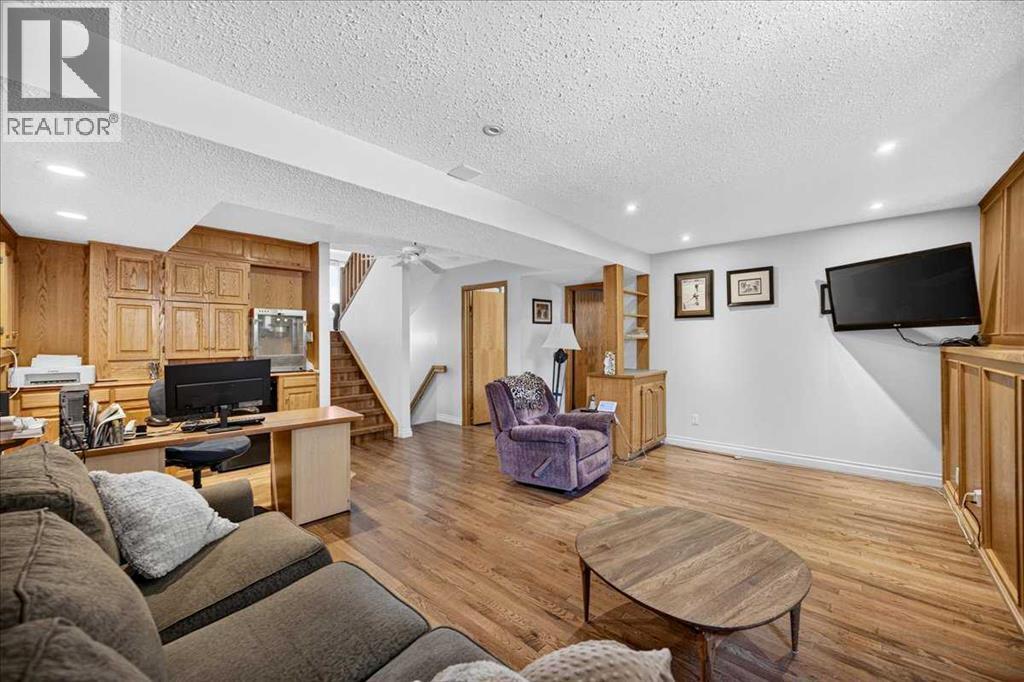 80 Templevale Way Ne Property Photo 31