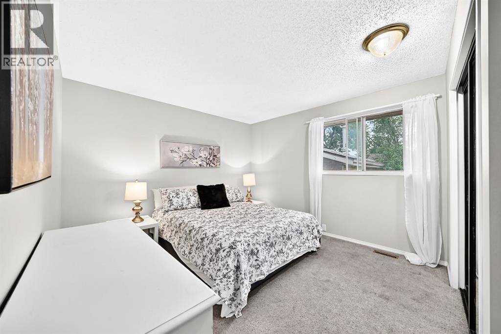 1949 Lytton Crescent Se Property Photo 14