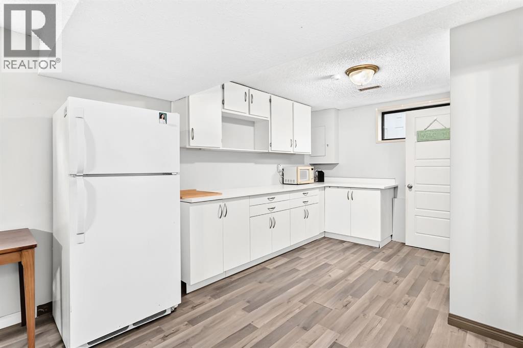 1949 Lytton Crescent Se Property Photo 25